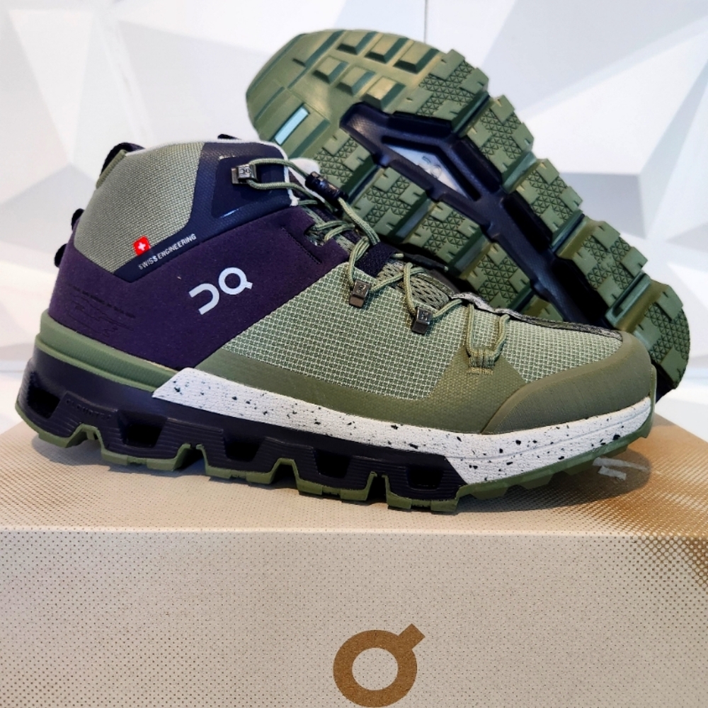 On Men’s Cloudtrax Hiking Shoes Midnight/Glacier Size 7